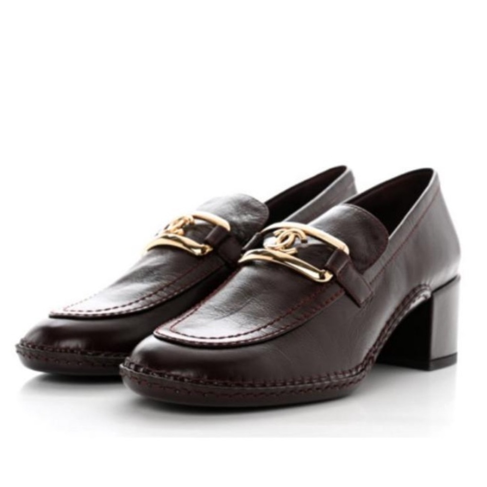 RARE CHANEL Shiny Calfskin Metal CC Loafers Burgundy